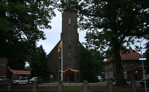 kerk en parochiehuis